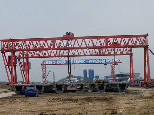 Trussed type gantry crane